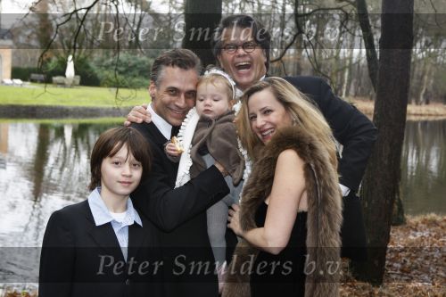 Merksem, 21 December 2008
Gezinsfoto van Robert Schoemacher en Claudia Schoemacher en hun dochter
Moos Schoemacher alsmede zijn zoon uit zijn eerste huwelijk en Emile Ratelband
