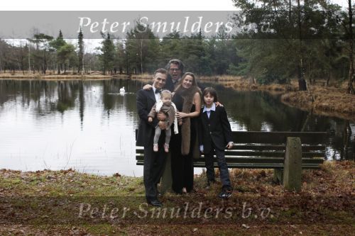 Merksem, 21 December 2008
Gezinsfoto van Robert Schoemacher en Claudia Schoemacher en hun dochter
Moos Schoemacher alsmede zijn zoon uit zijn eerste huwelijk en Emile Ratelband
