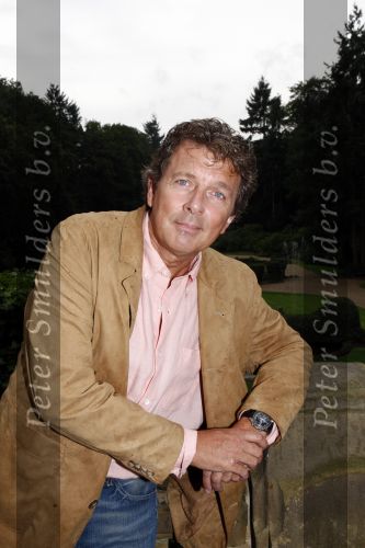 Hilversum 12 augustus 2008
 Robert ten Brink bij presentatie RTL in ksteel de hoge vuursche.
Peter Smulders bv