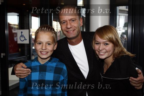 Zaandam 7 december 2008
Premiere op hoop van zegen. Ron Boszhard met kinderen
Peter Smulders bv