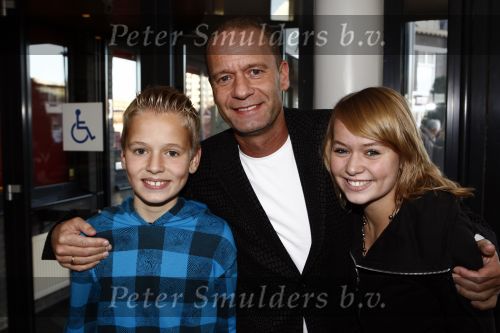 Zaandam 7 december 2008
Premiere op hoop van zegen. Ron Boszhard met kinderen
Peter Smulders bv