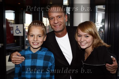 Zaandam 7 december 2008
Premiere op hoop van zegen. Ron Boszhard met kinderen
Peter Smulders bv