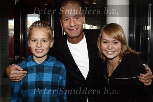 Zaandam 7 december 2008
Premiere op hoop van zegen. Ron Boszhard met kinderen
Peter Smulders bv