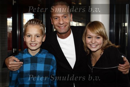 Zaandam 7 december 2008
Premiere op hoop van zegen. Ron Boszhard met kinderen
Peter Smulders bv