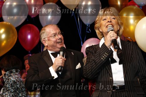 Zeist 27 december 2008
45 jarig artiesten jubileum van Ronnie Tober in he Fygi theater.Ciska Peters
Peter Smulders bv