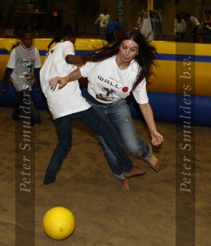 Aaslmeer, 17 December 2008
Kansarme kinderen krijgen een verwendag bij de Beach
Hoofdsponsor Disney & Wall-i, georganiseerd door de Class Company
Rossana Lima
Foto Peter Smulders BV
