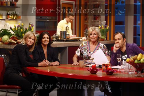 Hilversum 14 april 2008
Anouk Smulders en Rossana Lima op bezoek namens de class company bij life and cooking met Irene Moors en Carlo Boszhard.