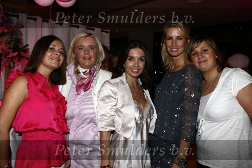 Amsterdam 23 oktober 2008
Presentatie nieuwe creme van Robert Schoemacher in het IJ gebouw.Ghislaine Roth Irene Avogadri Anouk Smulders en Rossana Lima en Roos
Peter Smulders bv