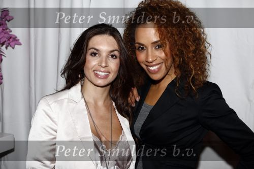 Amsterdam 23 oktober 2008
Presentatie nieuwe creme van Robert Schoemacher in het IJ gebouw.Rossana Lima met Glennis Grace
Peter Smulders bv