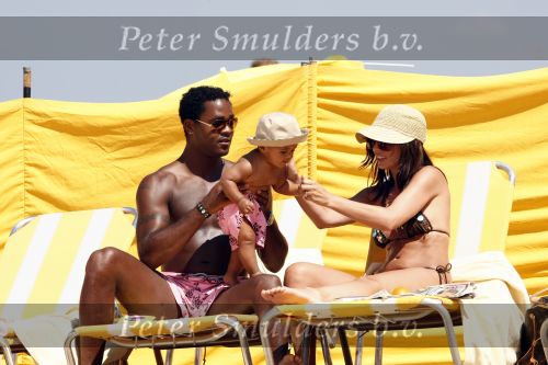 Noordwijk 24 juli 2008
Patrick Kluivert op het strand bij huis ter Duin met Rossana Lima en zijn zoons Shane Quincy Ruben en Justin.