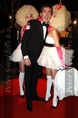 Amsterdam 26 oktober 2007
Uitreiking televizierring 2007 in carre. Ruben Nicolai met 2 sexy dames