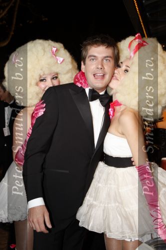 Amsterdam 26 oktober 2007
Uitreiking televizierring 2007 in carre. Ruben Nicolai met 2 sexy dames