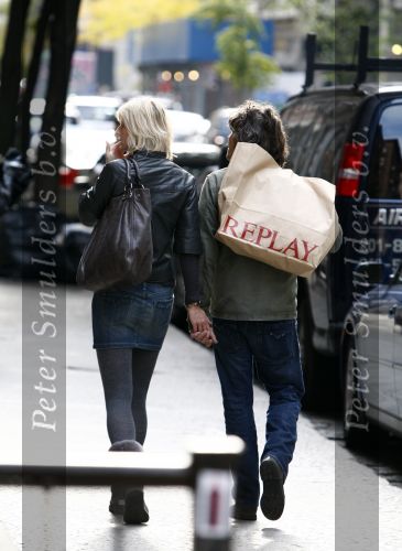 New York 1 november 2008
Sander Vahle met zijn vriendin Heleen Kolff aan het winkelen in Soho .
Peter Smulders bv