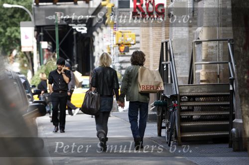 New York 1 november 2008
Sander Vahle met zijn vriendin Heleen Kolff aan het winkelen in Soho .
Peter Smulders bv