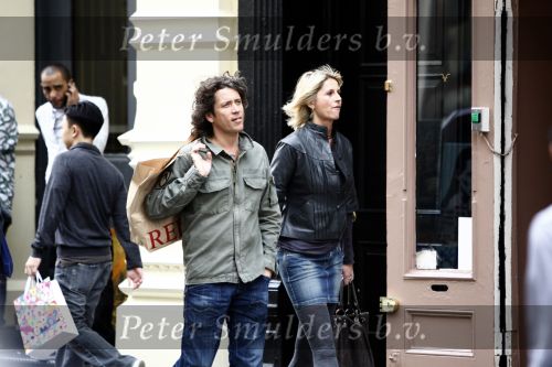 New York 1 november 2008
Sander Vahle met zijn vriendin Heleen Kolff aan het winkelen in Soho .
Peter Smulders bv
