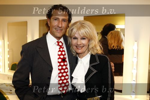 Zeist 27 december 2008
45 jarig artiesten jubileum van Ronnie Tober in he Fygi theater.Saskia en Serge
Peter Smulders bv