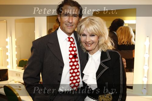 Zeist 27 december 2008
45 jarig artiesten jubileum van Ronnie Tober in he Fygi theater.Saskia en Serge
Peter Smulders bv