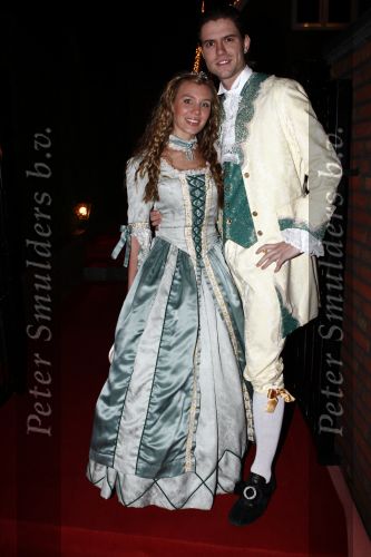 Amsterdam 21 december 2008
House warm party van Jan Smit en Yolanthe Cabau v Kasbergen. Iedereen is verkleed in kleding uit sprookjes. Simon Keizer met vriendin
Peter Smulders bv