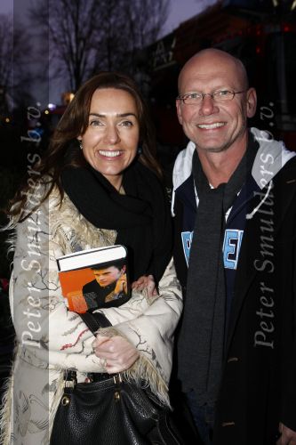 Amsterdam 10 december 2008
Beau v Erven Dorens springt in de Amstel van de mager brug ivm het uitkomen van zijn nieuwe boek. De Politie haalt hem uit het water. 
Sjoerd Pleijsier met vriendin Kathleen Vahl
Peter Smulders bv
