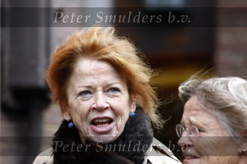 Amsterdam 3 december 2008
Sonja Barend aan het winkelen met een vriendin op de cornelis schuytstraat.
Peter Smulders bv