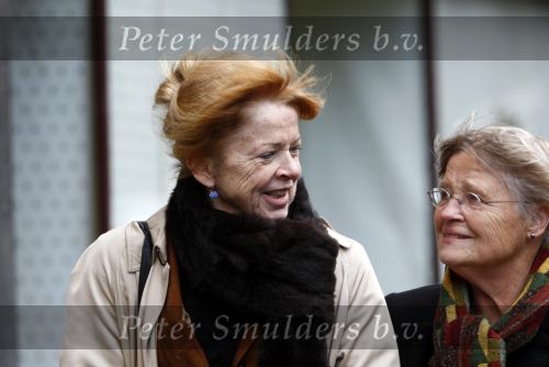 Amsterdam 3 december 2008
Sonja Barend aan het winkelen met een vriendin op de cornelis schuytstraat.
Peter Smulders bv
