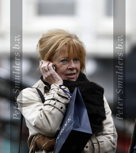 Amsterdam 3 december 2008
Sonja Barend aan het winkelen met een vriendin op de cornelis schuytstraat.
Peter Smulders bv
