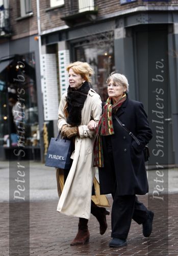 Amsterdam 3 december 2008
Sonja Barend aan het winkelen met een vriendin op de cornelis schuytstraat.
Peter Smulders bv