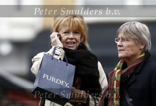 Amsterdam 3 december 2008
Sonja Barend aan het winkelen met een vriendin op de cornelis schuytstraat.
Peter Smulders bv