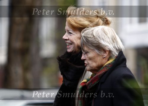 Amsterdam 3 december 2008
Sonja Barend aan het winkelen met een vriendin op de cornelis schuytstraat.
Peter Smulders bv