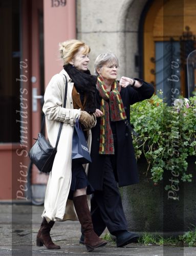 Amsterdam 3 december 2008
Sonja Barend aan het winkelen met een vriendin op de cornelis schuytstraat.
Peter Smulders bv