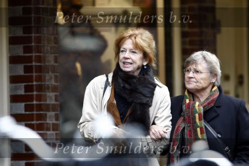 Amsterdam 3 december 2008
Sonja Barend aan het winkelen met een vriendin op de cornelis schuytstraat.
Peter Smulders bv