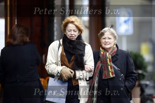 Amsterdam 3 december 2008
Sonja Barend aan het winkelen met een vriendin op de cornelis schuytstraat.
Peter Smulders bv