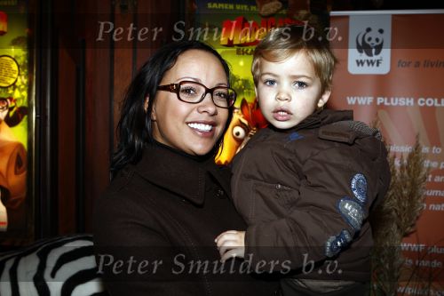 Amsterdam 9 november 2008
Premiere Madagascar in Tuschinski.Sonja Silva met zoontje
Peter Smulders bv