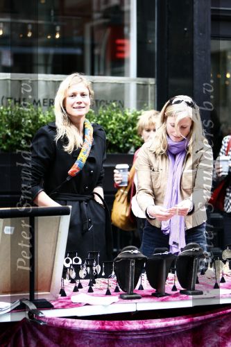 New York 1 november 2008
Sophie Hilbrand met zus in Soho aan het winkelen.
Peter Smulders bv