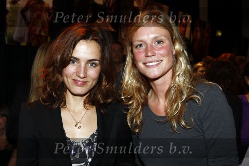 Amsterdam 16 oktober 2008
Veiling van foto\'s door diversen Bn ers gemaakt die geveild worden voor micro krediet in hotel arena. Sophie Hillbrand met Daphne Bunskoek
Peter Smulders bv