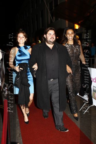 Den Haag 22 oktober 2008
Premiere Pauwen en Reigers in pathe Buitenhof. Marnix v d Pol Jessica Mendels Sophia Wezer Afra Margeridon en Stephan Everblij
Peter Smulders bv