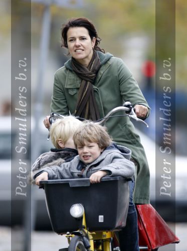Amsterdam 31c oktober 2007
Susan Visser met kinderen in de bakfiets.