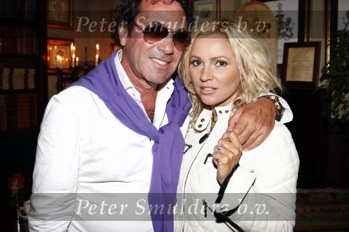 Breda 26 augustus 2008
Muziekfeest van de Tros op de grote markt in Breda. Tatjana Simic met Ronnie Rosenbaum