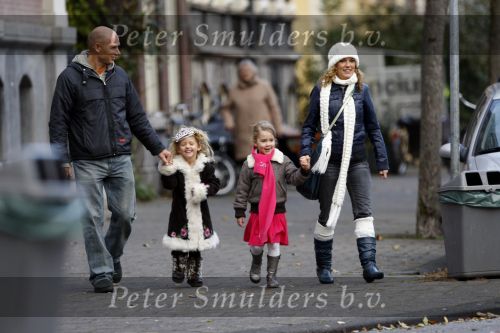 Amsterdam 23 november 2007
Tatum Dagelet met haar dochter Toy Travis en Eric Schaay met dochter gaan samen naar artis.