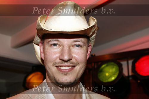 Eemnes 20 oktober 2008
Premiere i love Dries met in de hoofdrollen Dries Roelvink en Rene en Rikkie de Wit. De premiere was bij motel de witte bergen.Tom Six
Peter Smulders bv