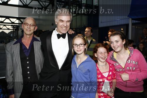 Amsterdam 6 oktober 2008
Premiere film huis Anubis in de theaterfabriek.Walter Crommelin met dochter en met collega Ton Feil
Peter Smulders bv