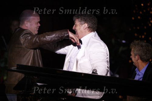 18 December 2008 Kerst/Nieuwjaarsborrel Princess
Tonny Eyk met Paul de Leeuw
Foto Peter Smulders BV Eindhoven