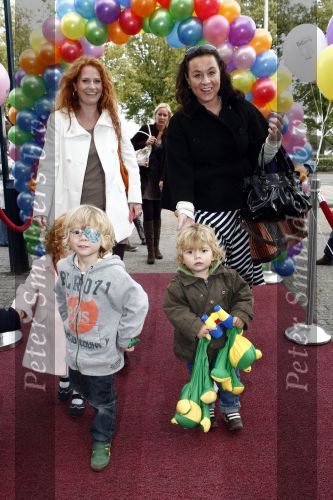 Amsterdam 4 oktober 2008
Premiere Grote Terra in de meervaart. Trijntje Oosterhuis met kinderen en man Sander
Peter Smulders bv