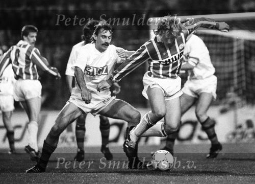 Eindhoven, 1 Mei 1991
PSV-NEC, eindstand 1-0
Twan Scheepers in aktie voor PSV
Foto Peter Smulders BV Eindhoven