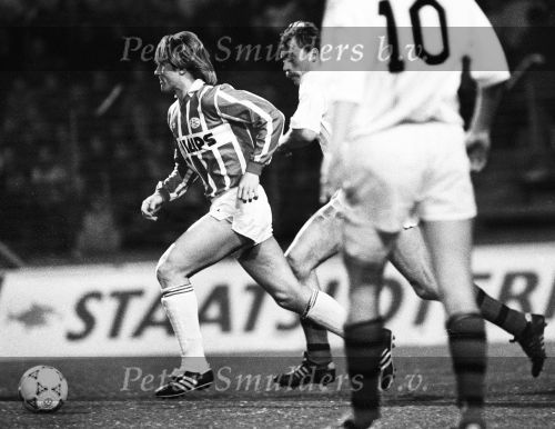 Eindhoven, 1 Mei 1991
PSV-NEC, eindstand 1-0
Twan Scheepers in aktie voor PSV
Foto Peter Smulders BV Eindhoven