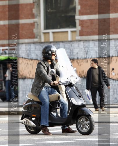 Amsterdam 13 oktober 2008
Victor Reinier op vespa scooter.
Peter Smulders bv