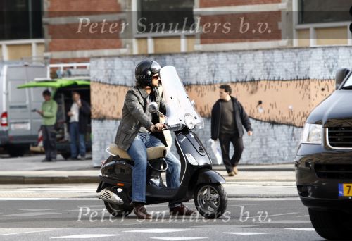Amsterdam 13 oktober 2008
Victor Reinier op vespa scooter.
Peter Smulders bv