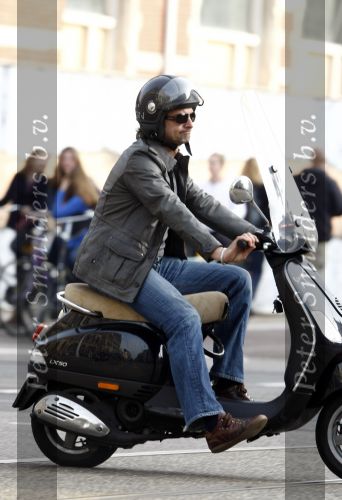 Amsterdam 13 oktober 2008
Victor Reinier op vespa scooter.
Peter Smulders bv