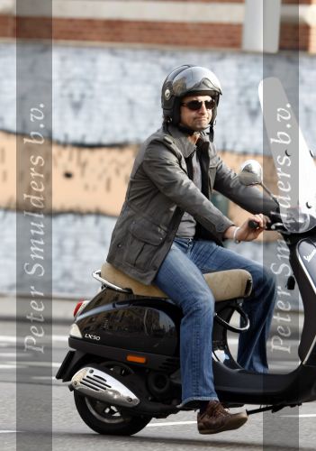 Amsterdam 13 oktober 2008
Victor Reinier op vespa scooter.
Peter Smulders bv