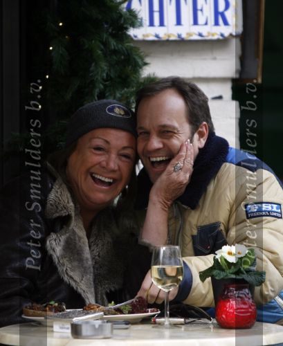 Amsterdam 8 januari 2007
Carlo Boszhard en Viola Holt met dochter op terras van pc hooftstraat.